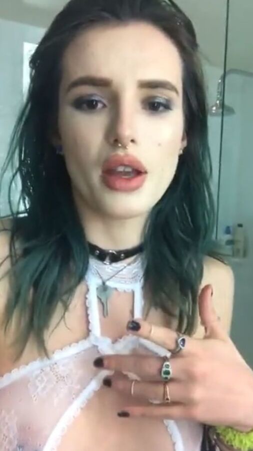 Bella Thorne lesbian kiss and topless pics