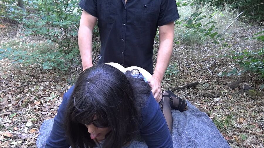 Slutwife used by 8 strangers at a dogging area
