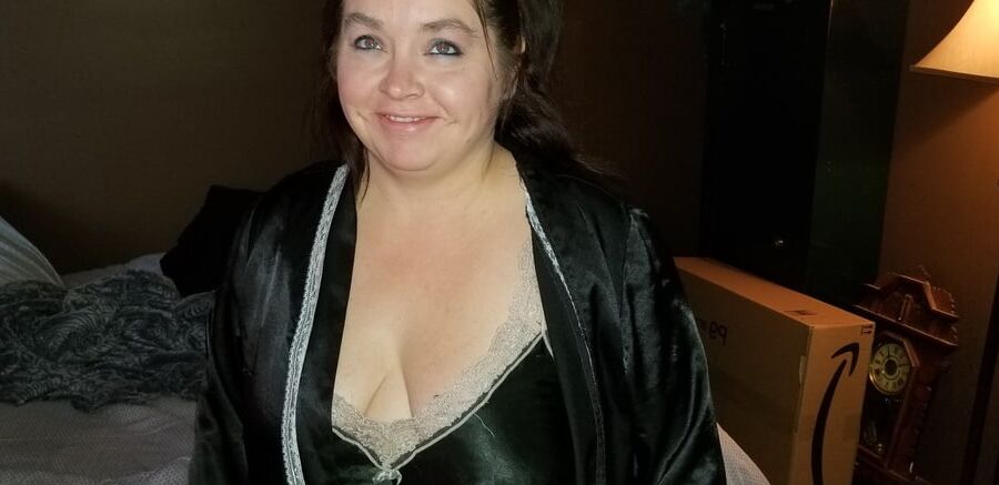 Sexy BBW Pantyhose, Creampie and a Facial