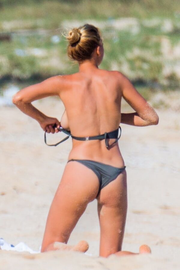 American model Kelly Rohrbach topless pics