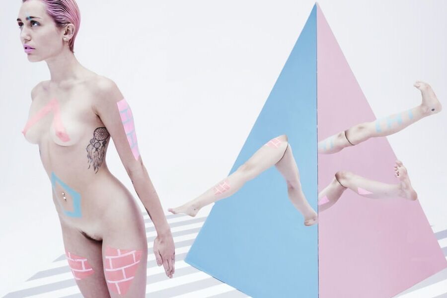 Miley Cyrus nude gallary