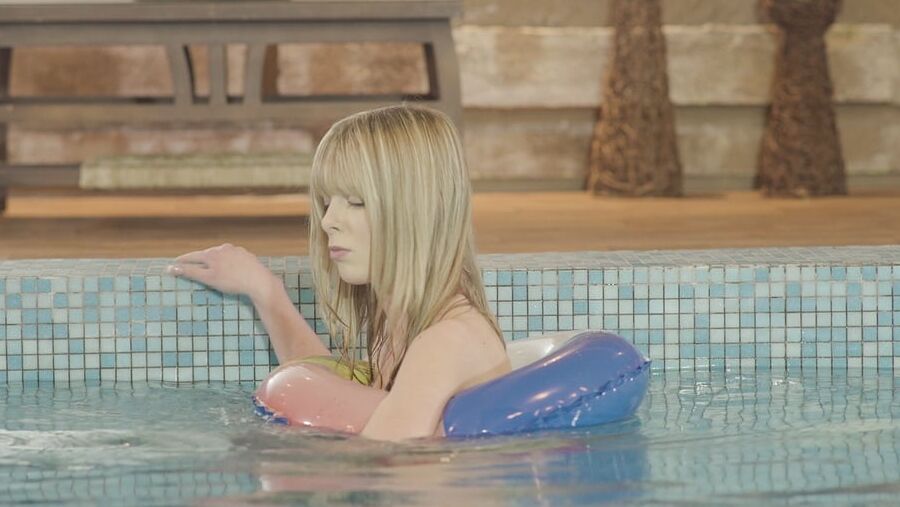 RELAXXXED - Sensual handjob and passionate pool sex
