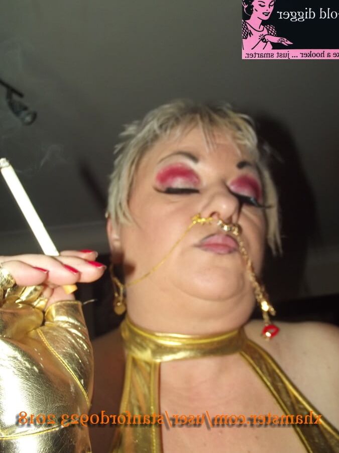 GOLD DIGGING SLUT 2018