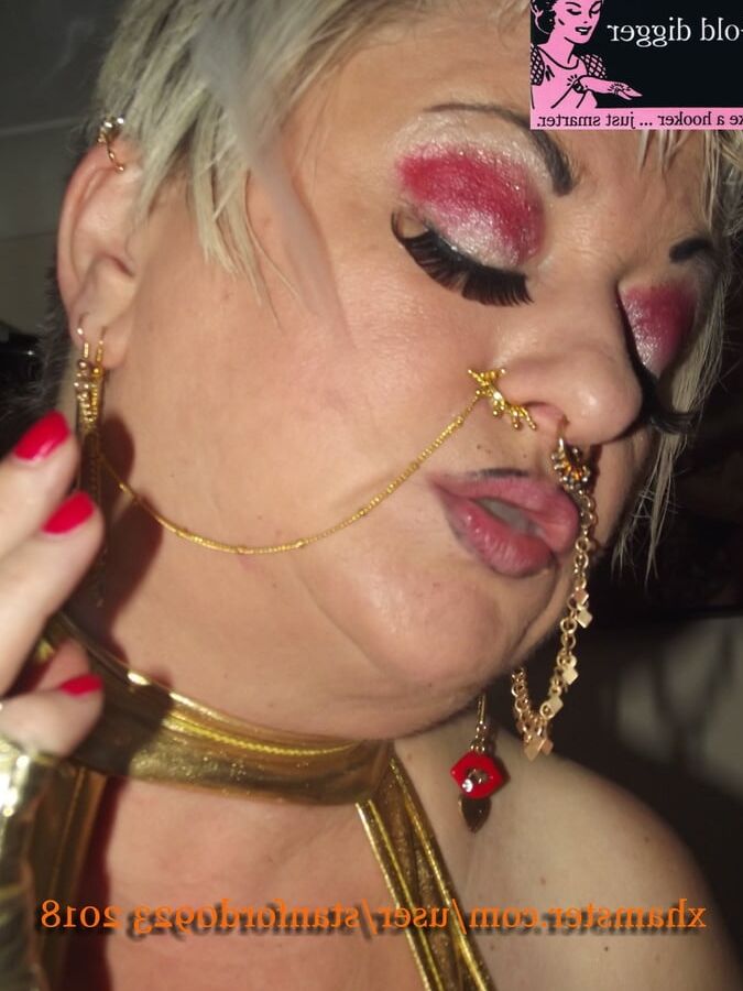 GOLD DIGGING SLUT 2018