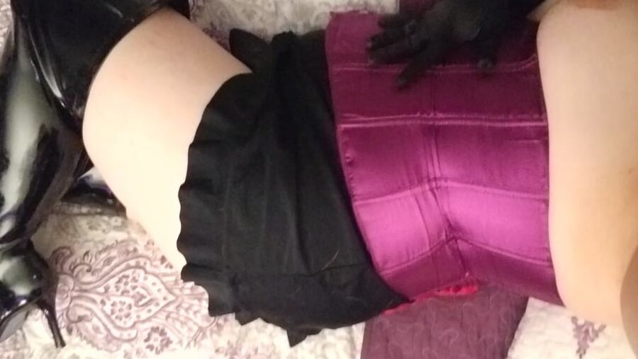 Hubby home early surprised to find wife in thighhigh boots