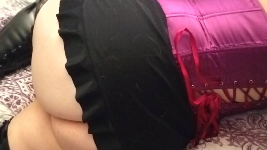 Hubby home early surprised to find wife in thighhigh boots