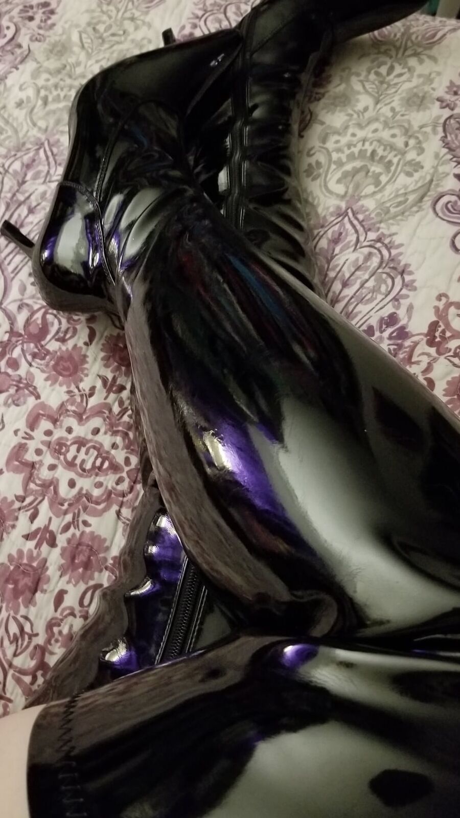 Hubby home early surprised to find wife in thighhigh boots