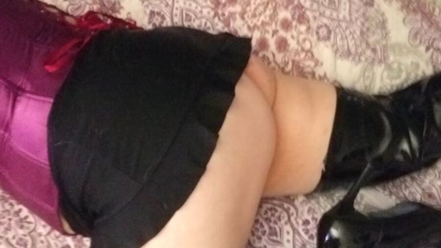 Hubby home early surprised to find wife in thighhigh boots