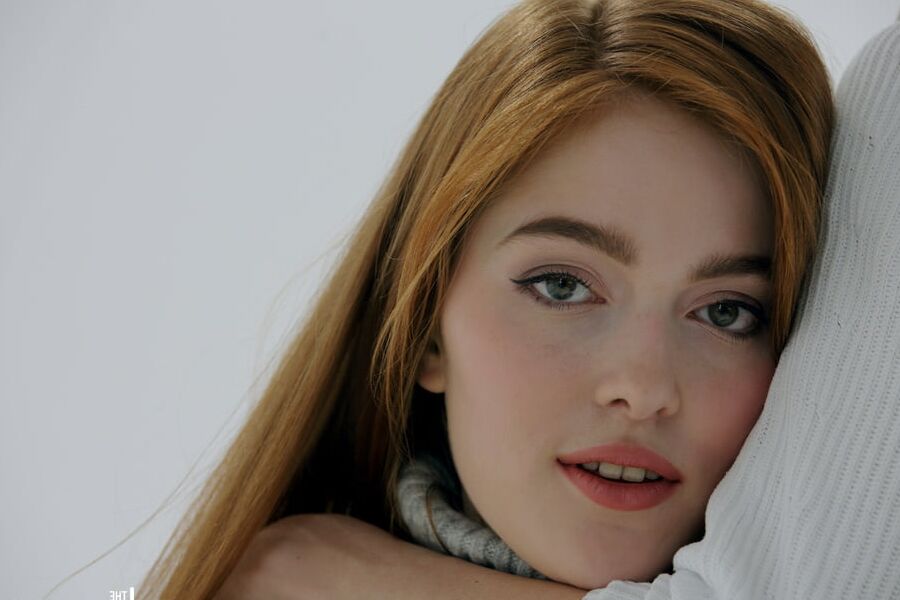 THE WHITE BOXXX - Ginger beauty makes love to lesbian model