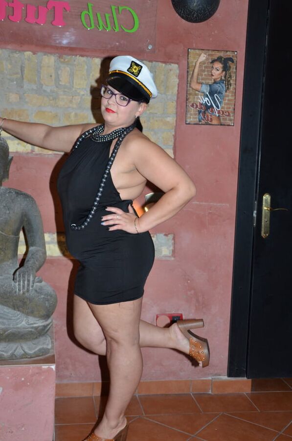 BBW Sandy on gang-bang party