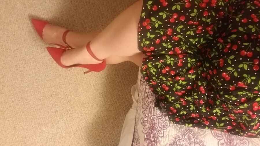 New panites, new nightie, new haircut ... milf housewife