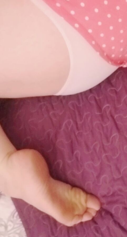 Frisky housewife mild teasing phots from the last few days..