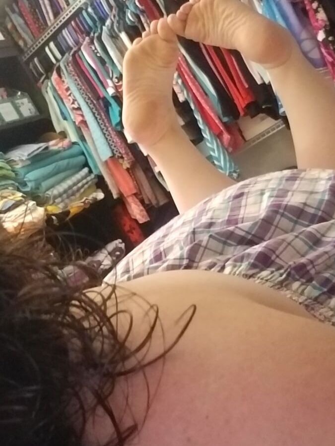 Frisky housewife mild teasing phots from the last few days..