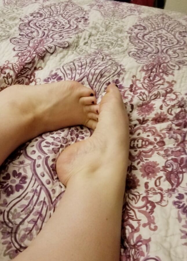 Frisky housewife mild teasing phots from the last few days..