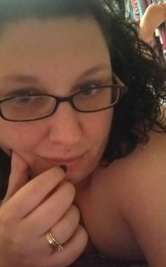 Frisky housewife mild teasing phots from the last few days..