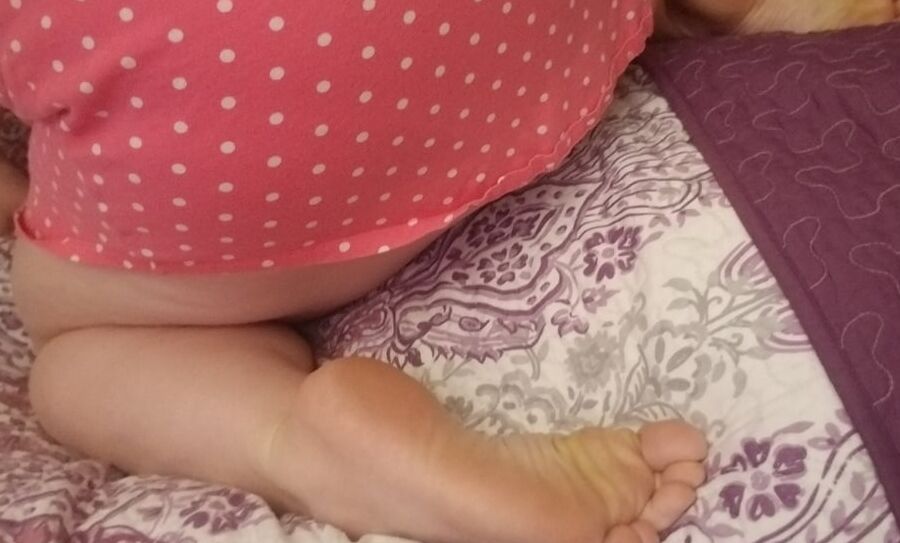 Frisky housewife mild teasing phots from the last few days..