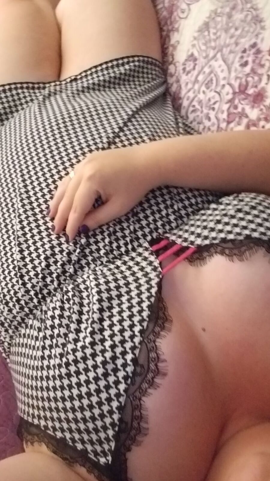 Frisky housewife mild teasing phots from the last few days..