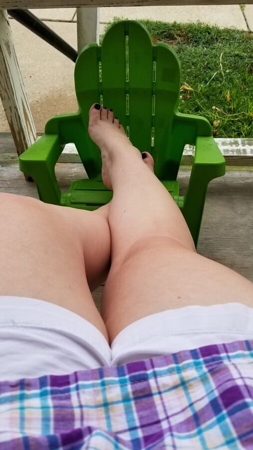 Frisky housewife mild teasing phots from the last few days..