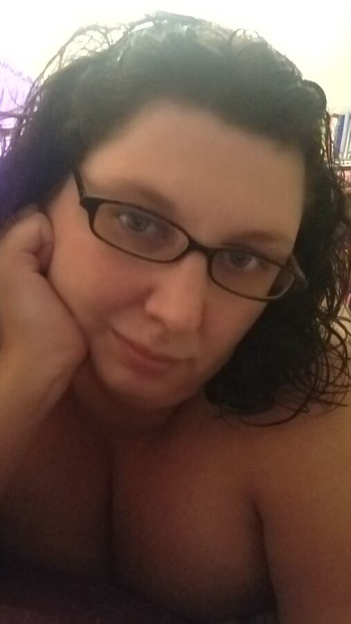 Frisky housewife mild teasing phots from the last few days..