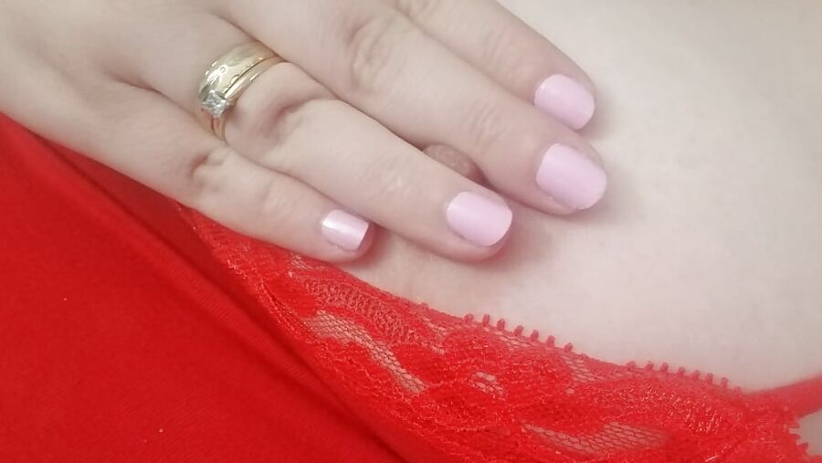 Pearls and a touch of lace... dainty as ever housewife Milf