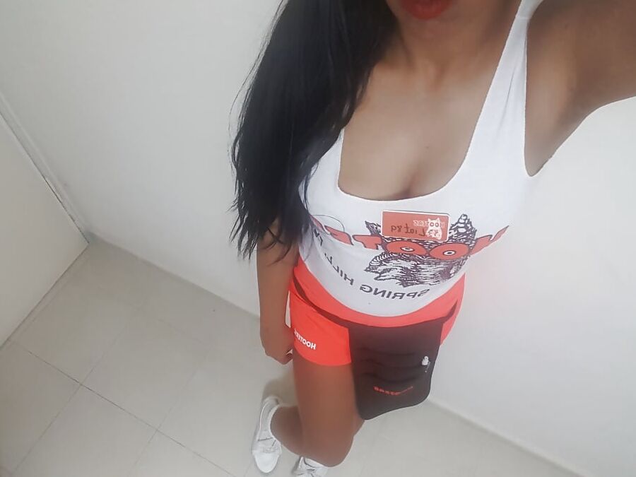 Hooters Girl