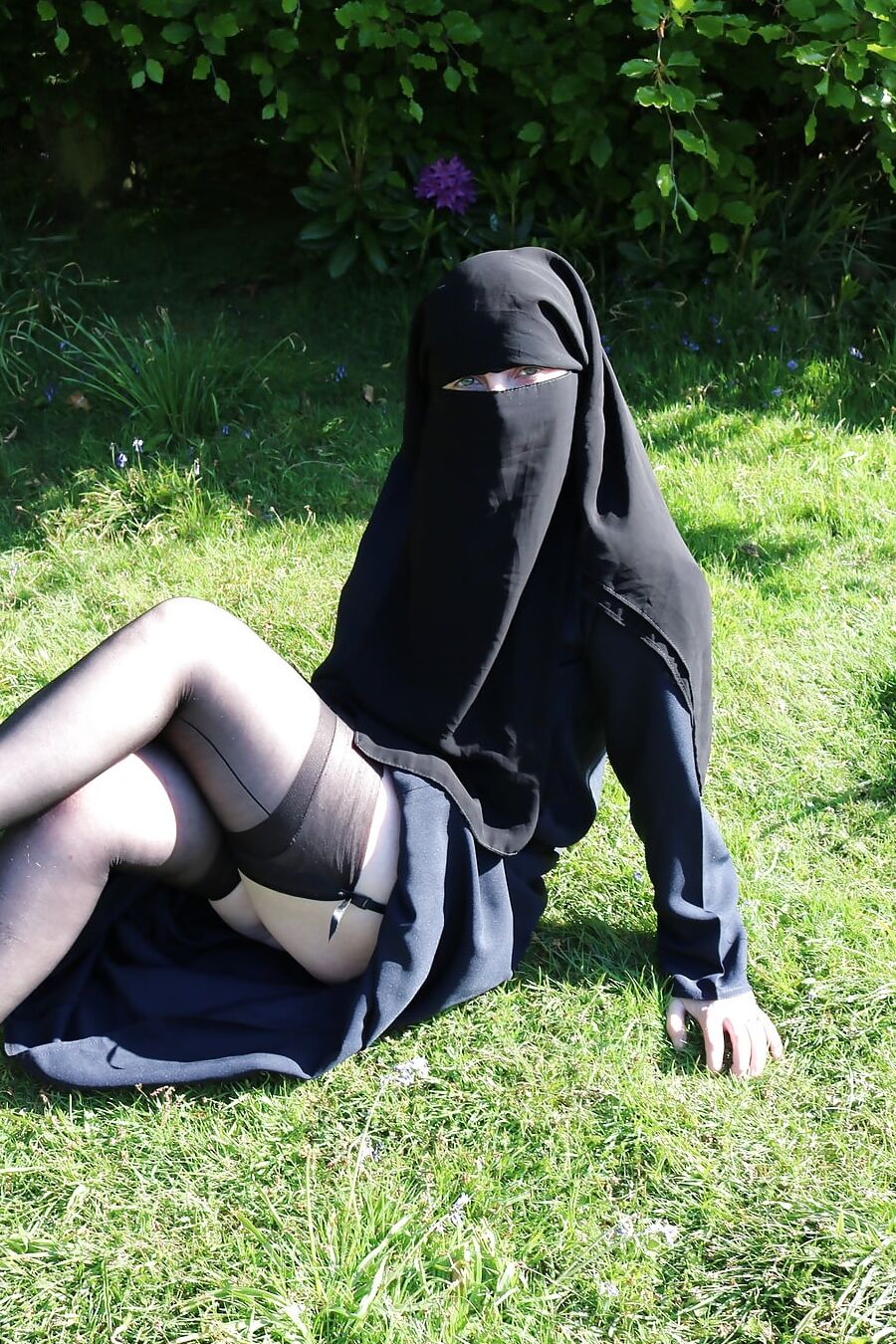 Muslim Burqa Niqab suspenders Outdoors Flashing