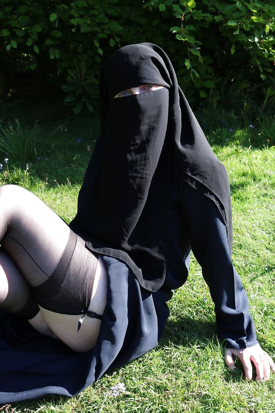 Muslim Burqa Niqab suspenders Outdoors Flashing
