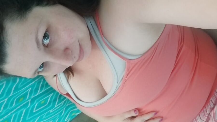 Having a lovely chat with a friend..... milf bored housewife