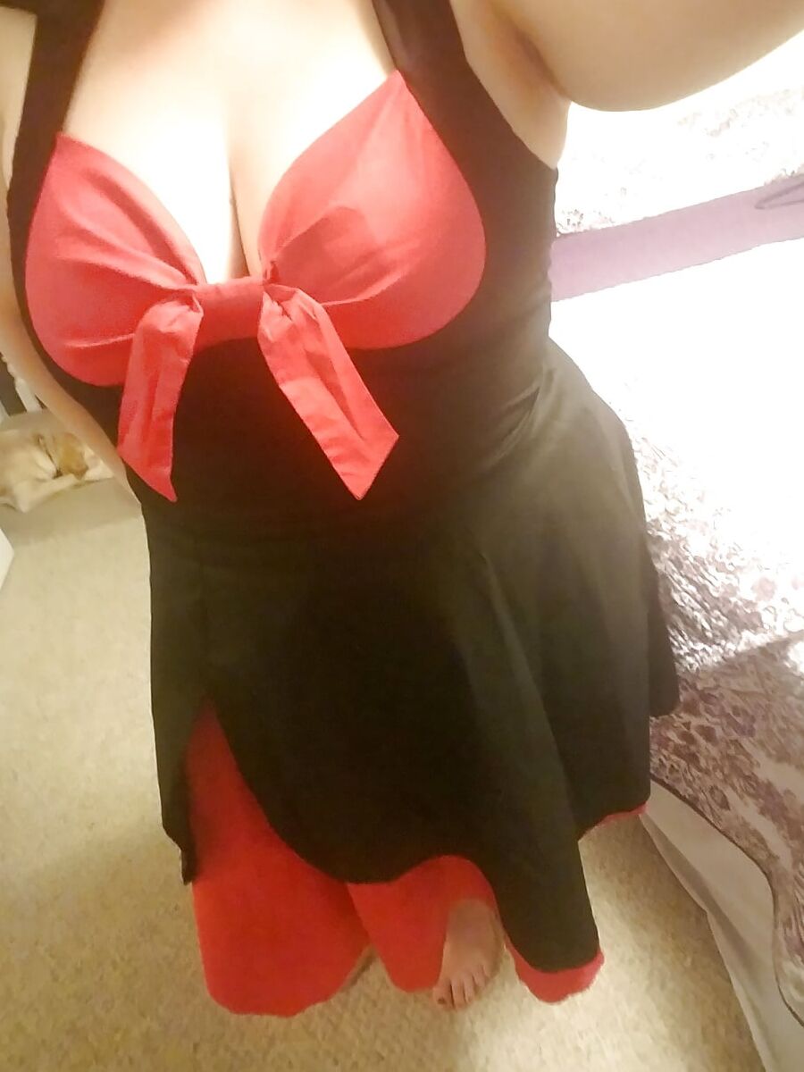 50's Glam Pinup Style Smoking Cigarette Holder Milf Wife