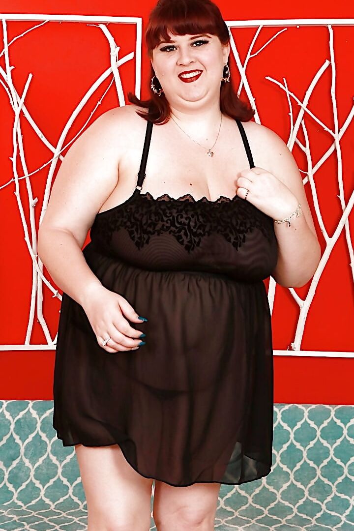 Horny BBW Shanelle Savage gets her pussy reamed