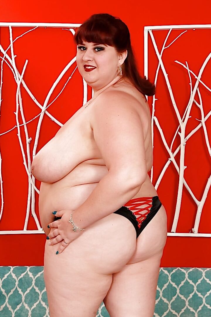Horny BBW Shanelle Savage gets her pussy reamed