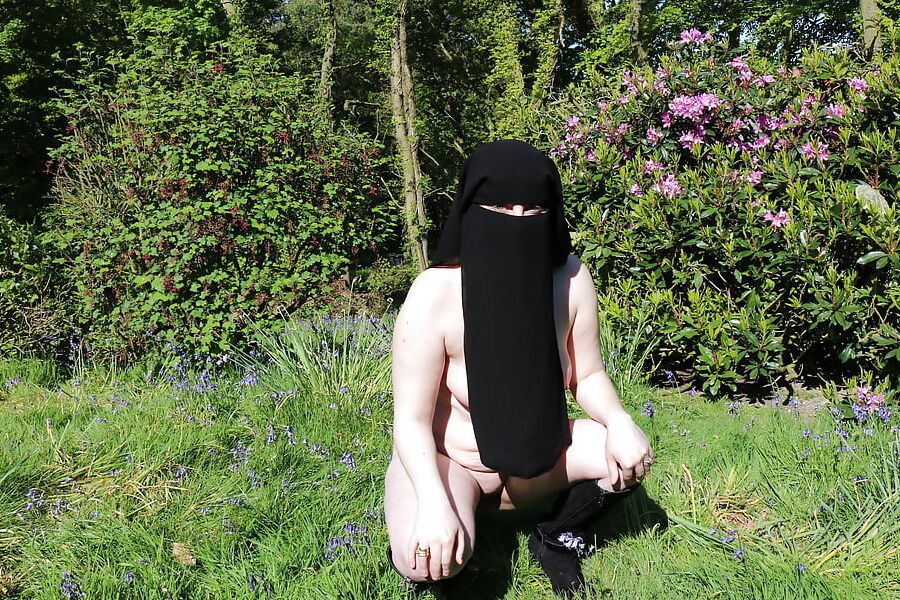 Niqab and Boots Naked Outdoors