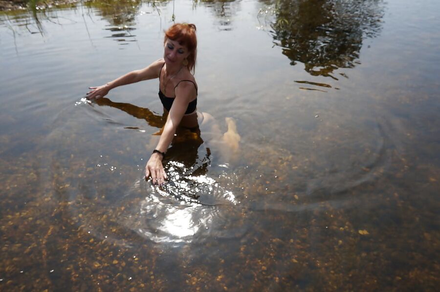 Play with Sun in Derzha-river