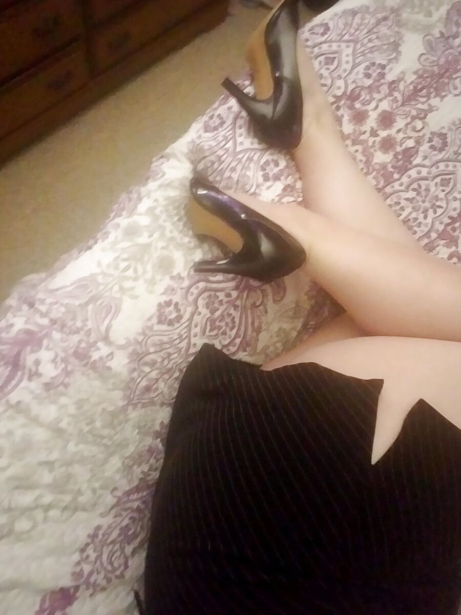 Dainty Pink Corset skirt and heels & favorite crystal mask