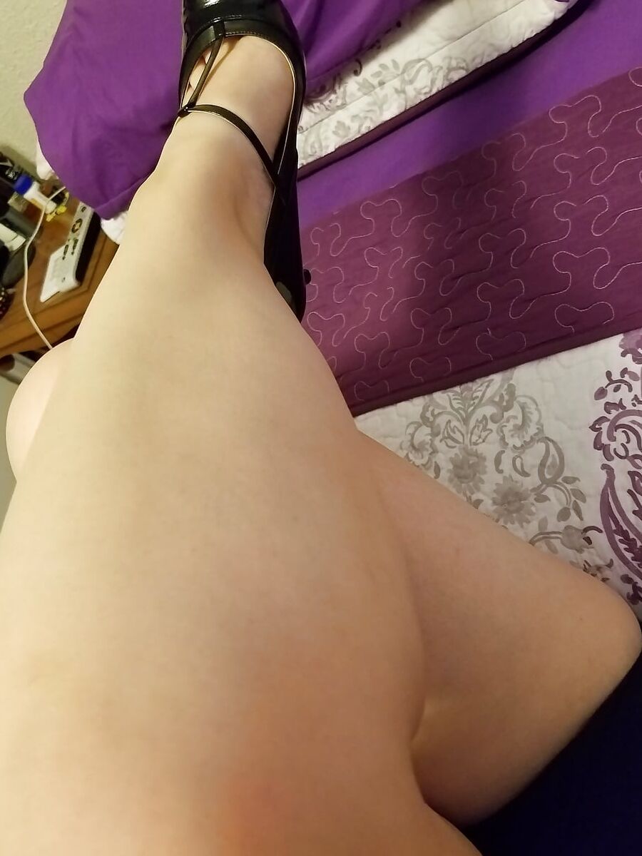 Corsets and other fun of a busty little housewife...