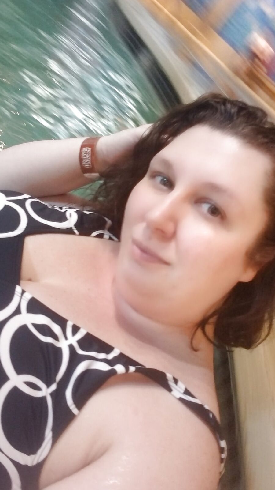 Mini vacations poolside pic