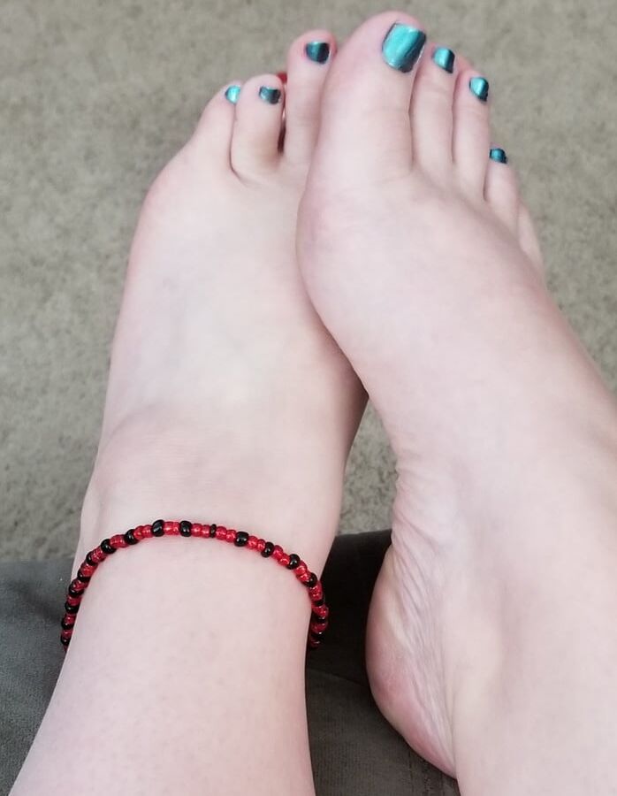 Feet, Legs, Heels & Boots of the Sweet Sexy Housewife
