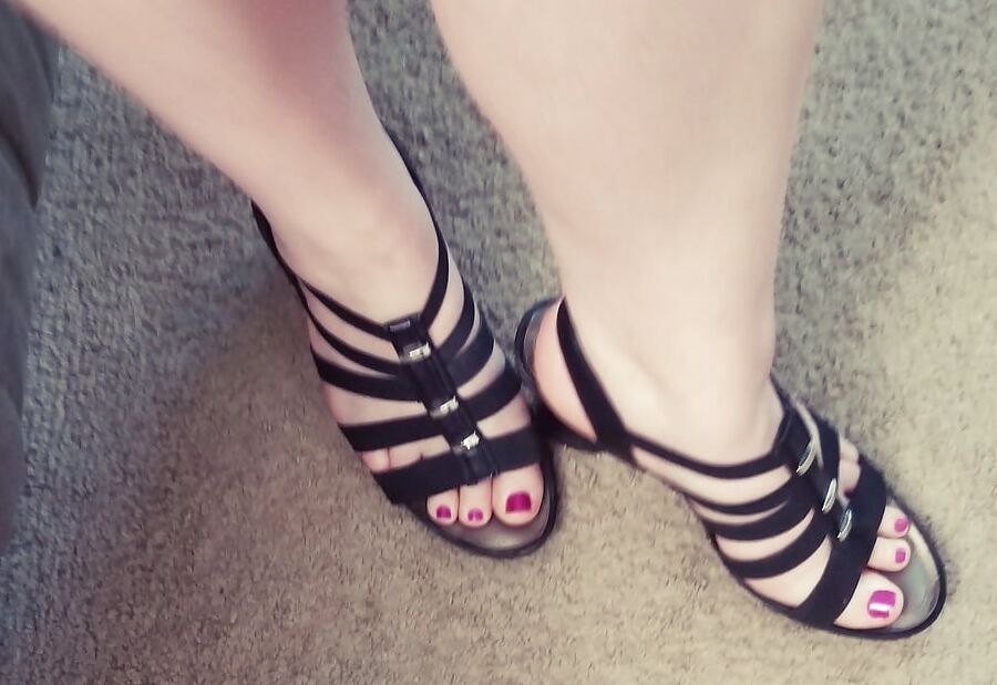 Feet, Legs, Heels & Boots of the Sweet Sexy Housewife