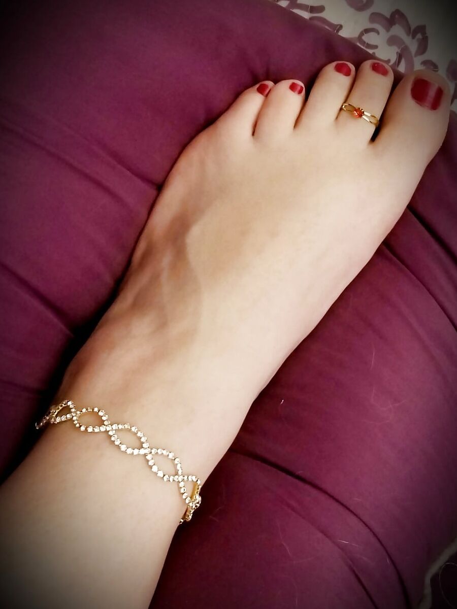 Feet, Legs, Heels & Boots of the Sweet Sexy Housewife
