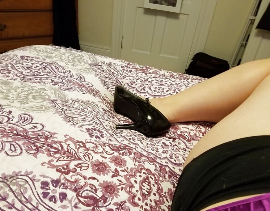 Feet, Legs, Heels & Boots of the Sweet Sexy Housewife