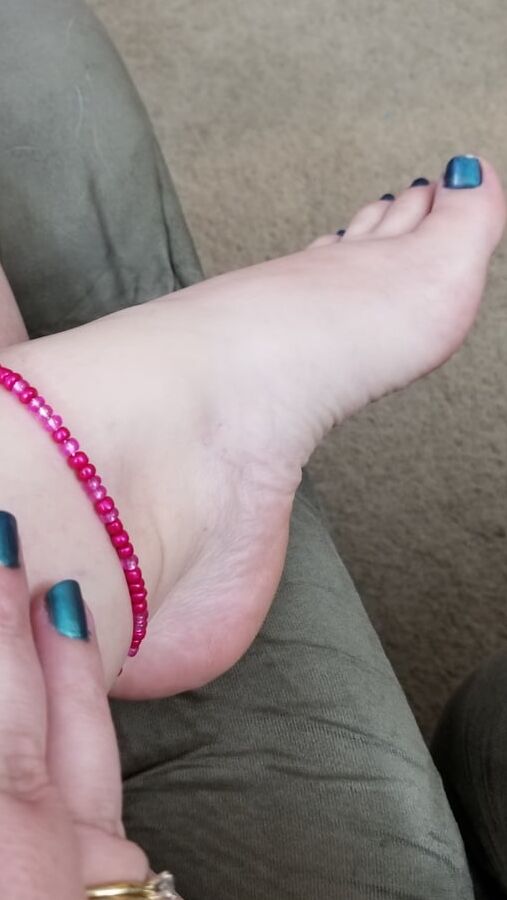 Feet, Legs, Heels & Boots of the Sweet Sexy Housewife