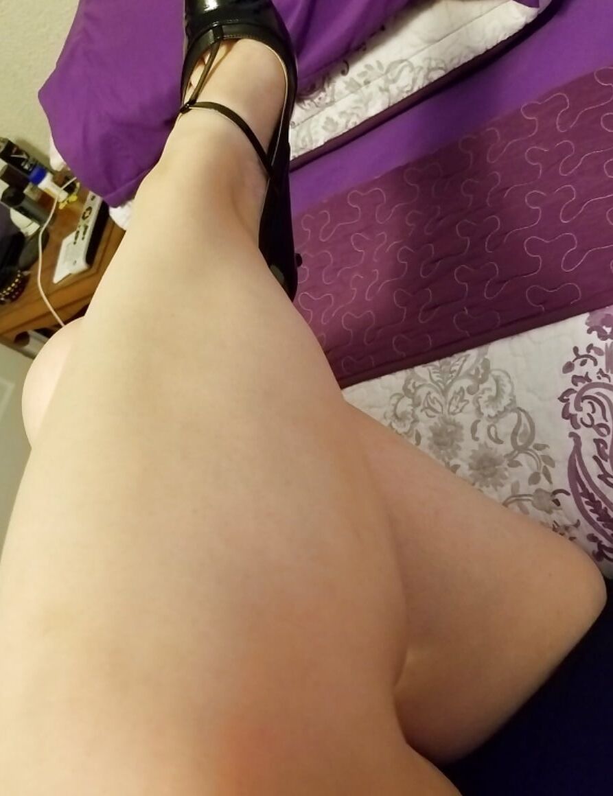 Feet, Legs, Heels & Boots of the Sweet Sexy Housewife