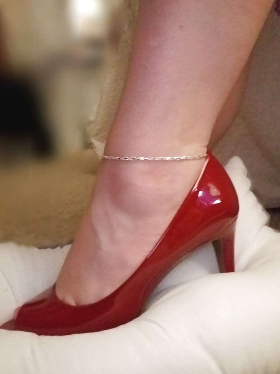 Feet, Legs, Heels & Boots of the Sweet Sexy Housewife