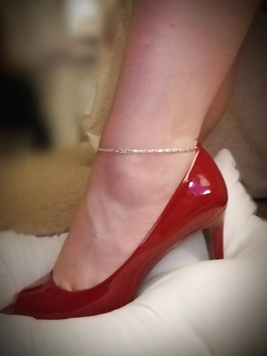 Feet, Legs, Heels & Boots of the Sweet Sexy Housewife