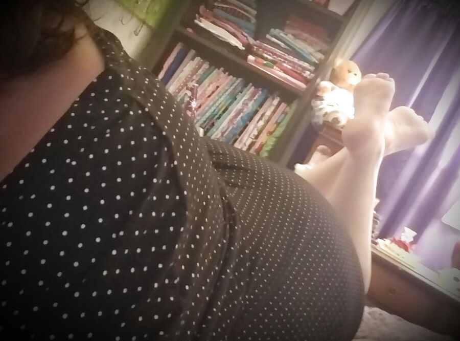 Feet, Legs, Heels & Boots of the Sweet Sexy Housewife