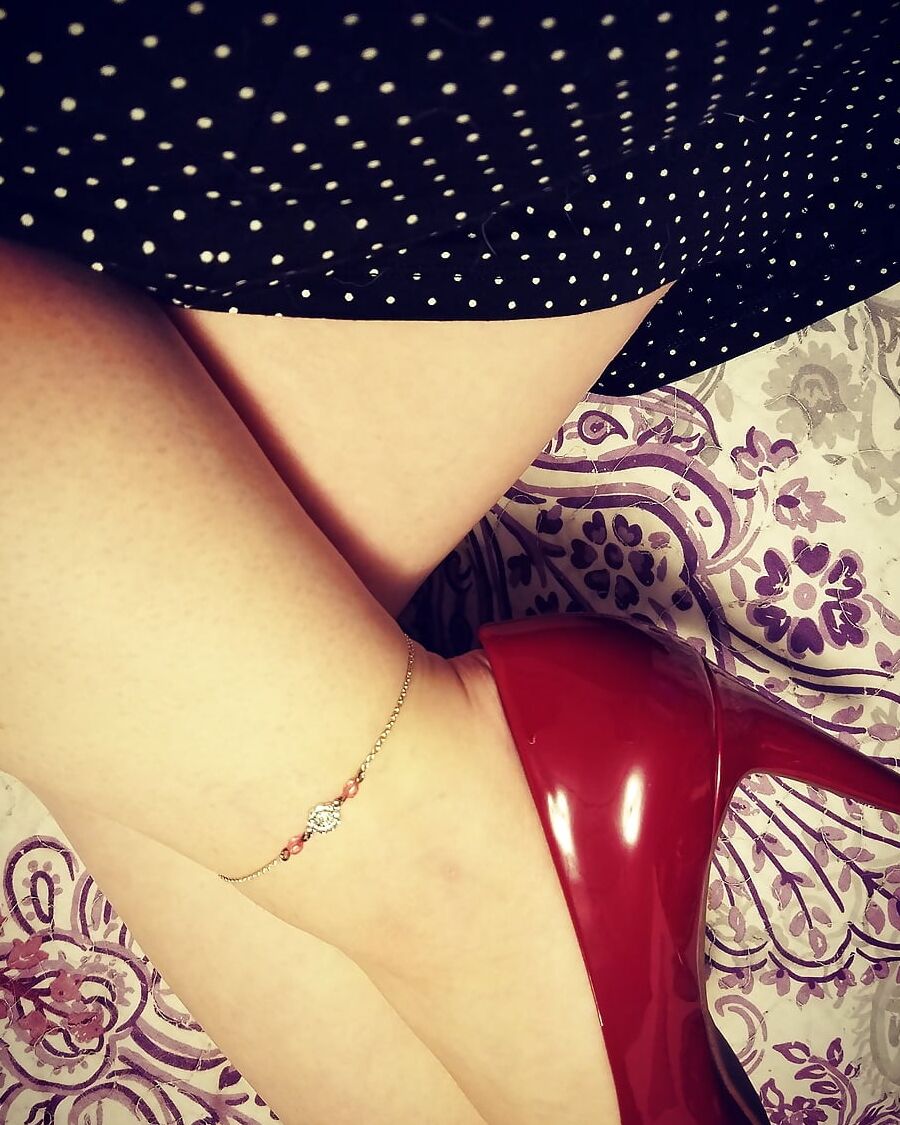 Feet, Legs, Heels & Boots of the Sweet Sexy Housewife