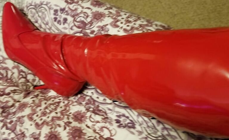 Feet, Legs, Heels & Boots of the Sweet Sexy Housewife