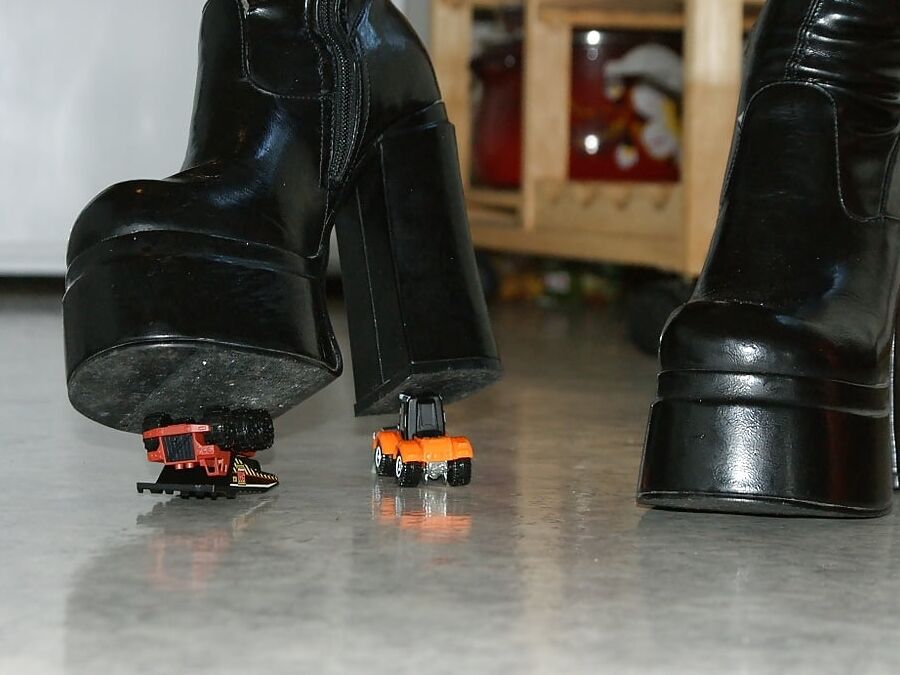 Boot Object Crushing