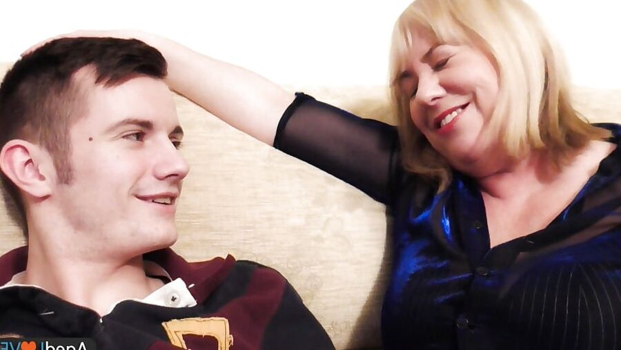 Older blonde lady hardcore sex