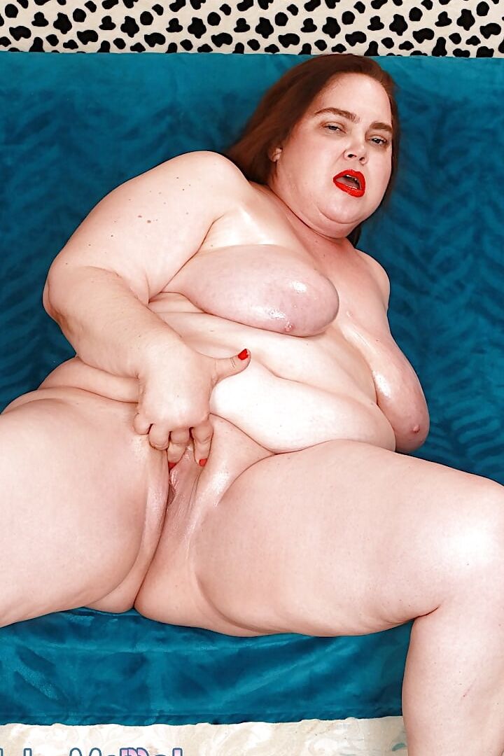 Horny BBW Darling Geisha rides a stiff cock
